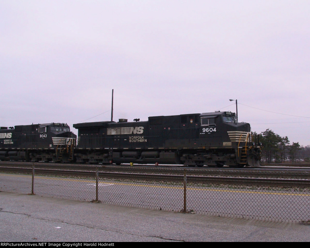 NS 9604 leads a train at Pomona tower